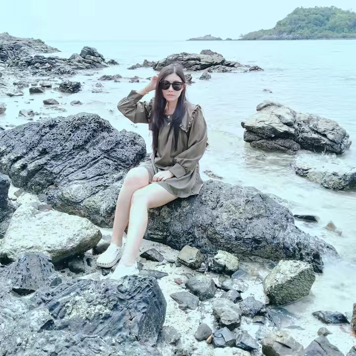 น้อง นิชา ชอบกินผลไม้