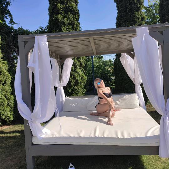 ♛☛🅑︎🅛︎🅞︎🅝︎🅓︎🅘︎🅔︎☚♛