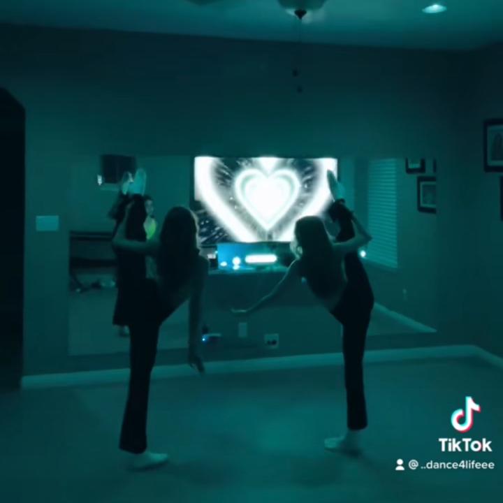 💕Just two dancers 💕