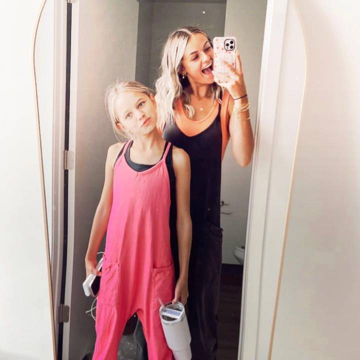 єℓια 📣🩷