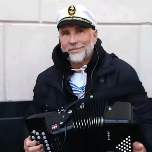 Сан Саныч баянист, музыкант