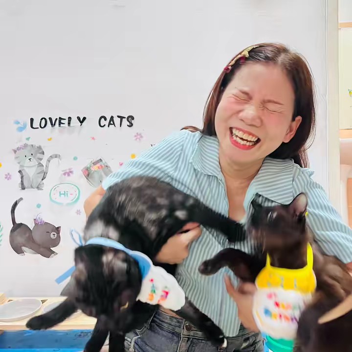 Tukทาสแมวชอบไปคาเฟ่😻🥤🍀