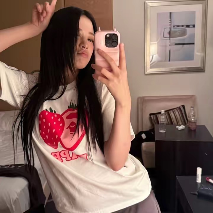 𝜗𝜚 ֹ 𝐿ᥱ͟𝑙ꫀ! (moonwalker)🎄