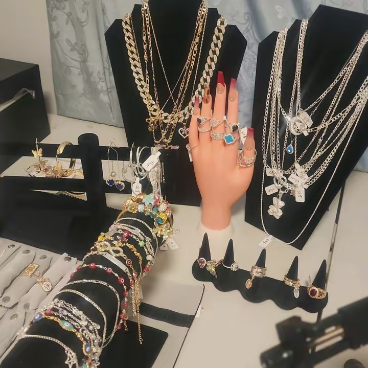 Elizabeth accessories