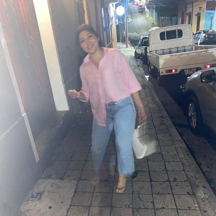 Lorena Gomez 🇸🇻