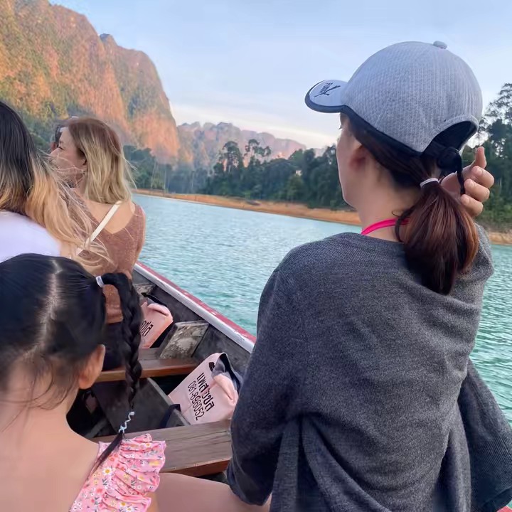 ร้อยกว่าช่อง by เฟิร์น