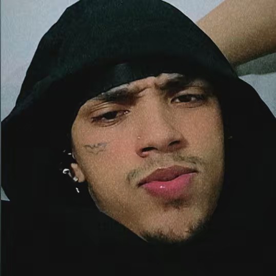 🧛‍♂️  F   🧛‍♂️