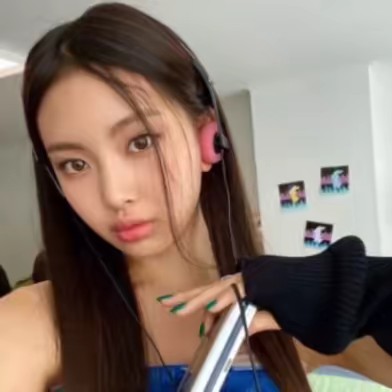 L I A . : 🎄 + ‘