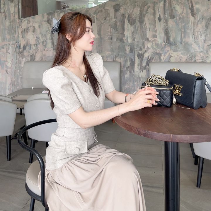 ផេកឈ្មោះ Meiling Collection