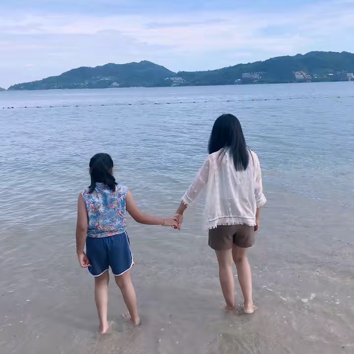 เอมมี่ รีวิว