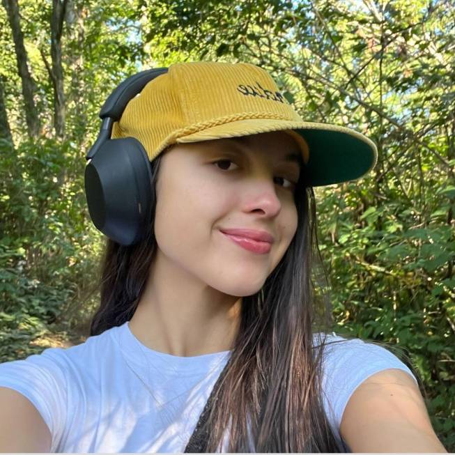 Lives🦋📓💿💜