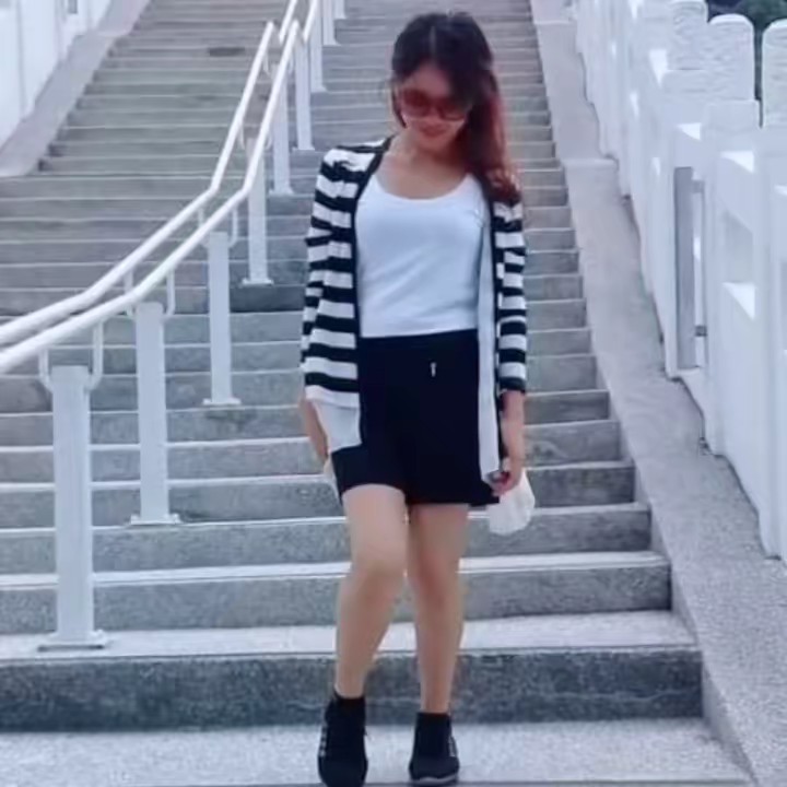 𝔰𝔪𝔦𝔩𝔢𝔤𝔦𝔯𝔩-05