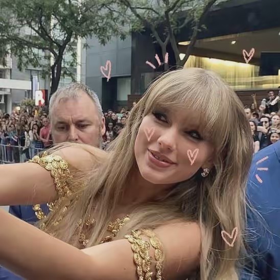 𝐓𝐚𝐲𝐥𝐨𝐫