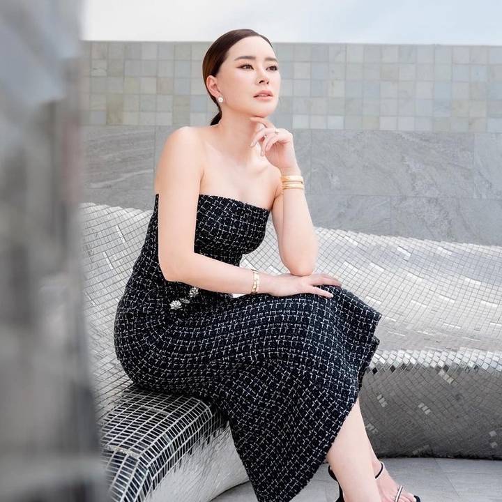 เจ้าของโรงงานเอพริล