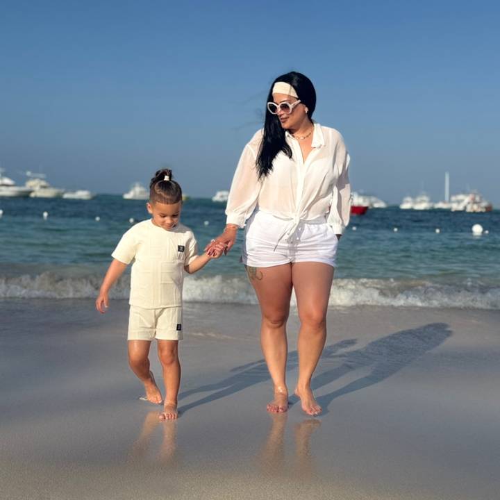 ◦♡ 𝓛𝓞𝓡𝓔𝓝𝓐 ♡◦