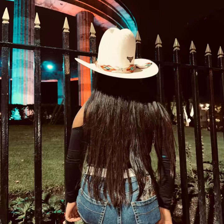 La ivana 🐎🌵🐓