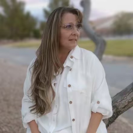 C.C. Lynn Author ❌📚☕️