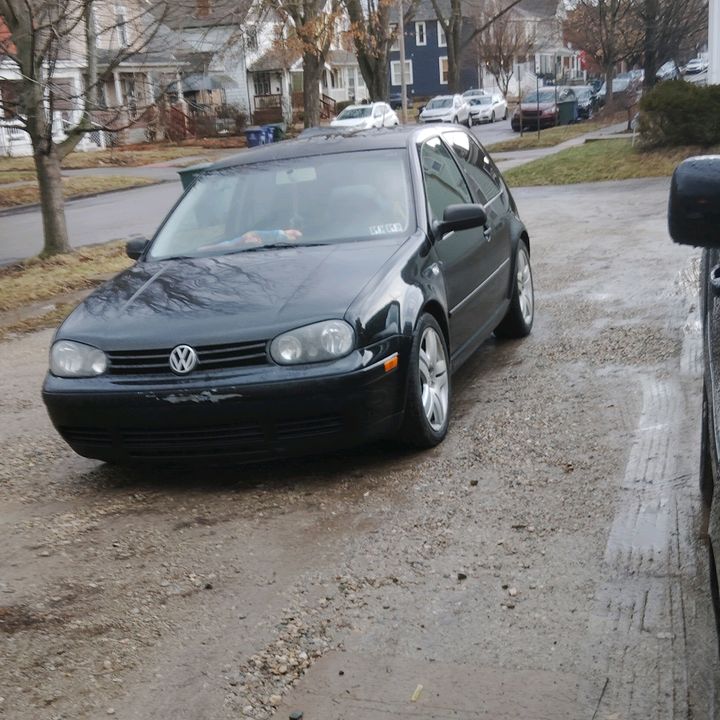 su compa de la golf ruidosa