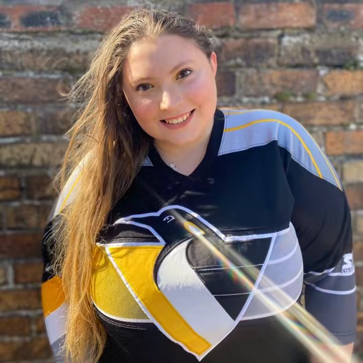 Chloe Young- Hockey Chick 🏒🩷