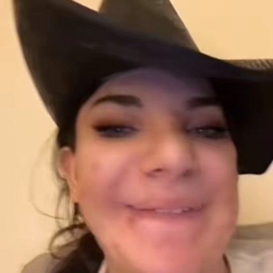 🧙🏽‍♀️🧙🏽‍♀️