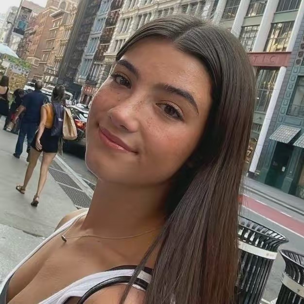 clau best flopera 😢