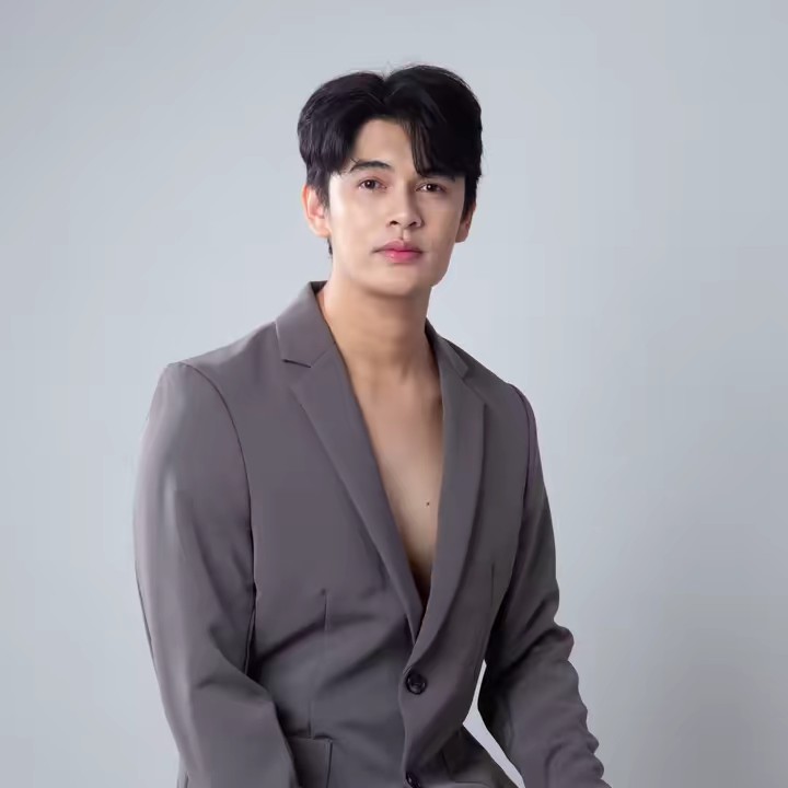 ชื่อนะ นะนะนะ