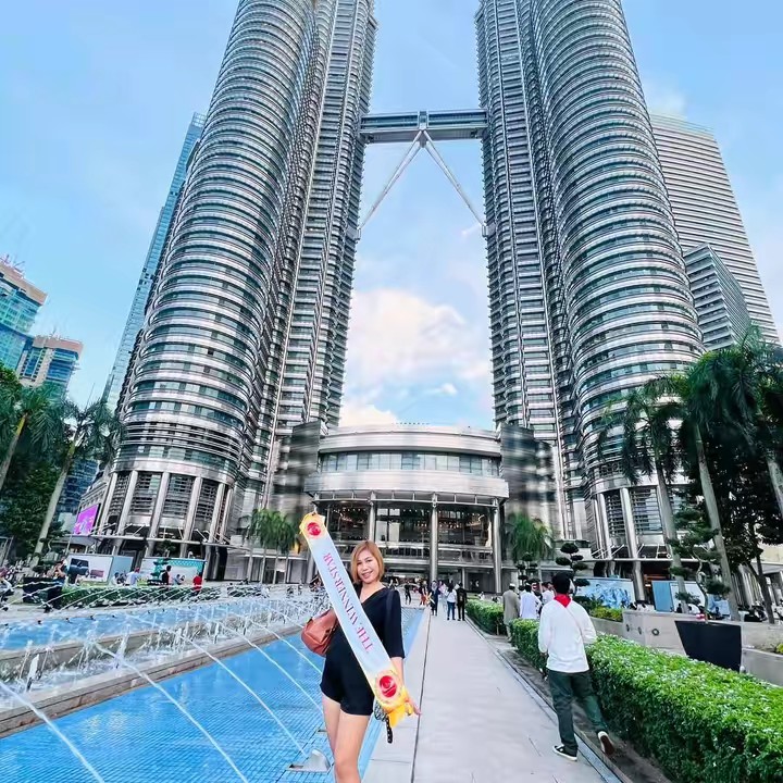 ວາລະດີ ນັກສ້າງເສດຖີເງີນລ້ານ