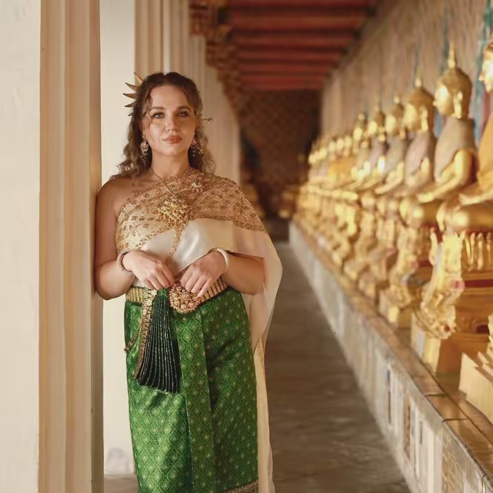 40+ Faves with Amber