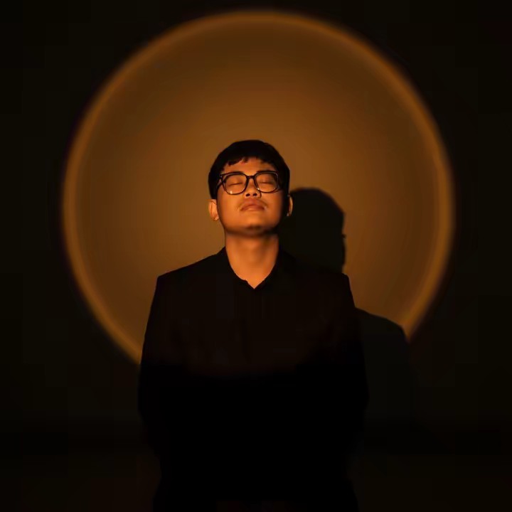 A NYI - ( မာံညီညီ )