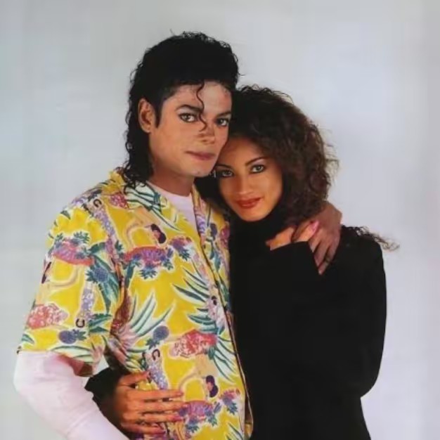 Carol_(Applehead)🖤🍎