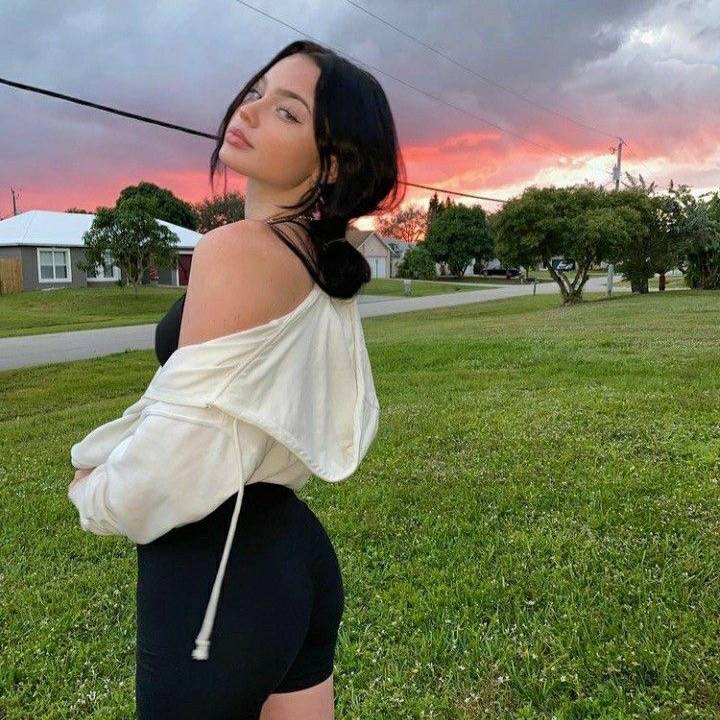 @ ' 𝐂lacla ( bee’s gf ) 👻