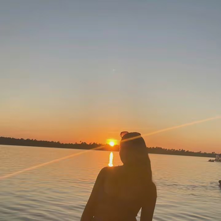 𝓜𝓮𝓻𝓲𝓮𝓵𝔃𝓮 𝓛𝓪𝓻𝓮̂𝓭𝓸