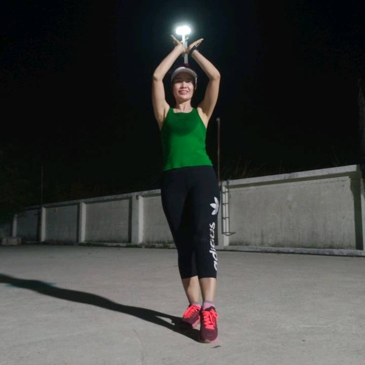 เดือนเพ็ญ บัวบาน