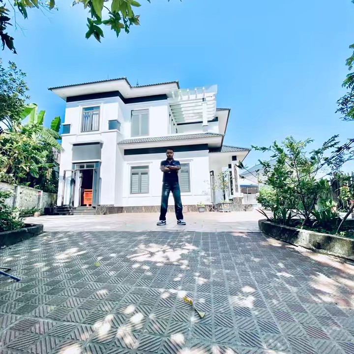 Tú Tích Cực REVIEW