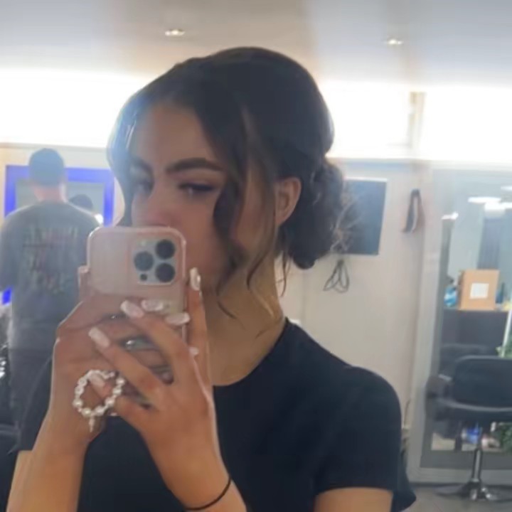 𝒞𝒽𝑒𝓁𝓈 𝐵 ♡