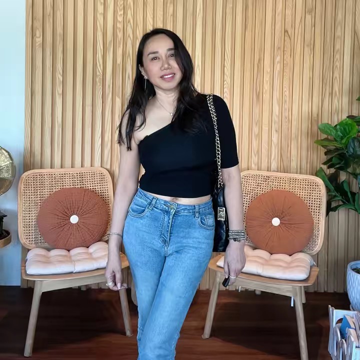 ญาดาพาแต่งตัว