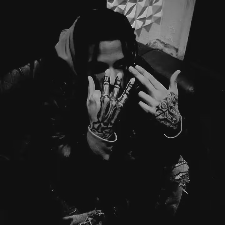 ☯︎┇sᴏᴍʙʀᴀ☂ 1%