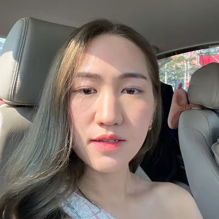 พลอยออกัส (: