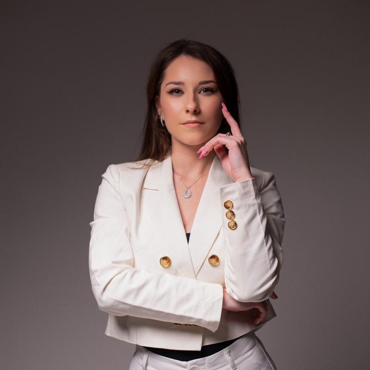 Nailslines_lauralesniak_