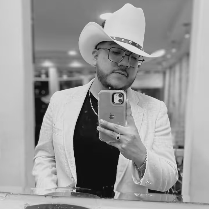 Ángel Zuñiga Oficial.