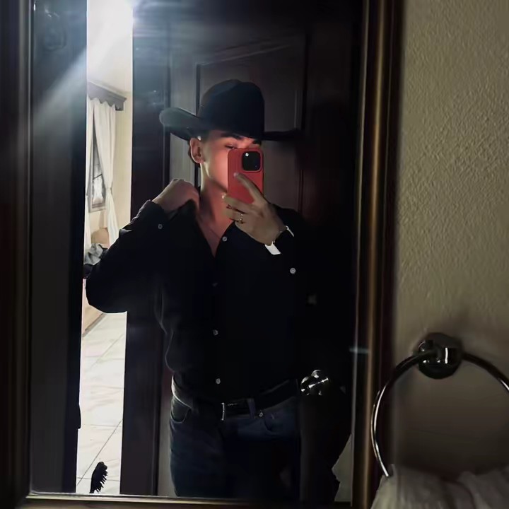 𝑱𝒖𝒍𝒊𝒂𝒏