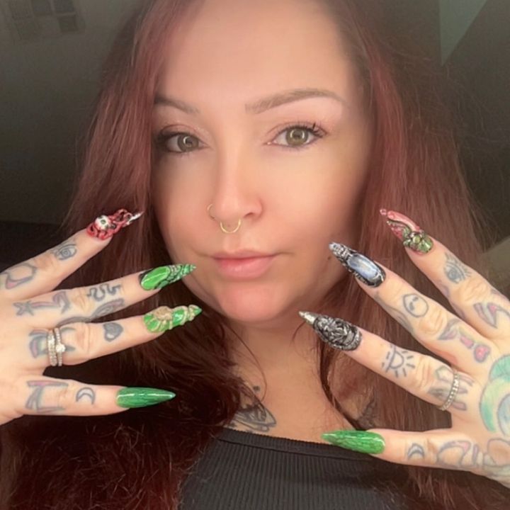 𝓗𝓸𝓽𝓢𝓱𝓸𝓽𝓝𝓪𝓲𝓵𝔃