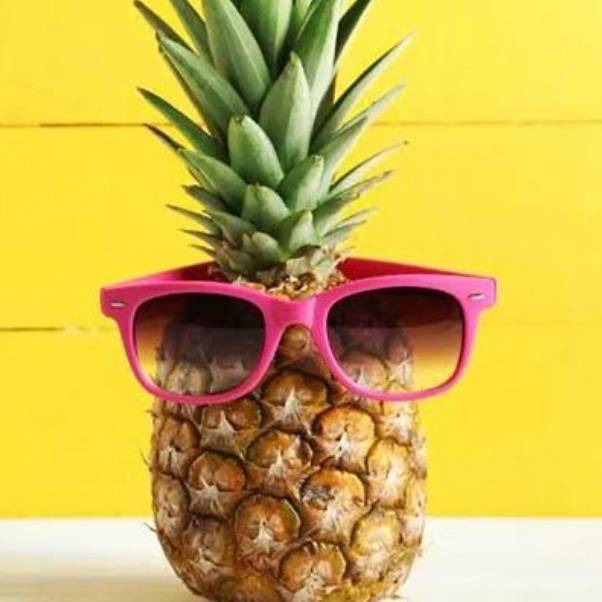 piña insana con lentes