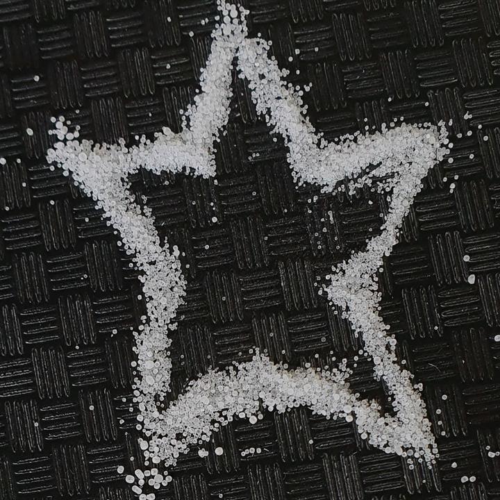 ellies missing fingers