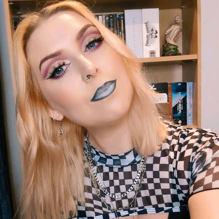 Robyn - Metal Therapist