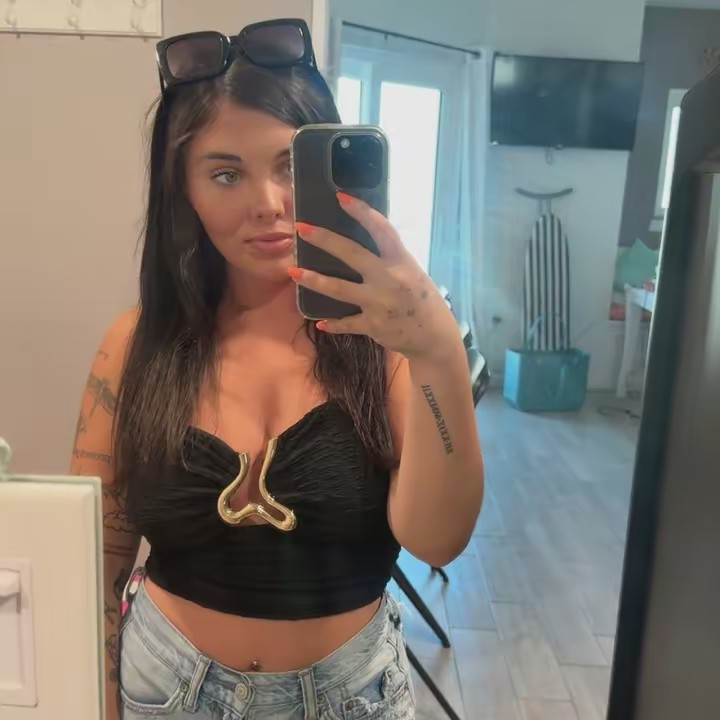 emma claire🖤🍒🃏🪩