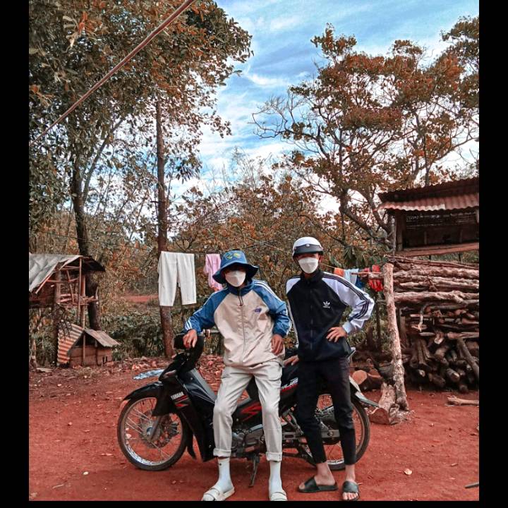 đá bóng chứ không đá em 🥇