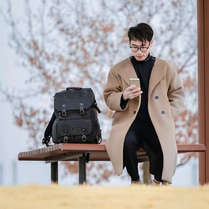 Máy Ảnh dưới đống phế liệu.