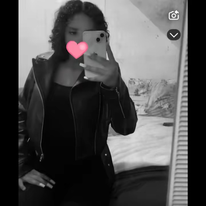 👩‍❤️‍💋‍👩