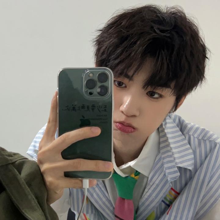 val 🪐 vote leo on asy